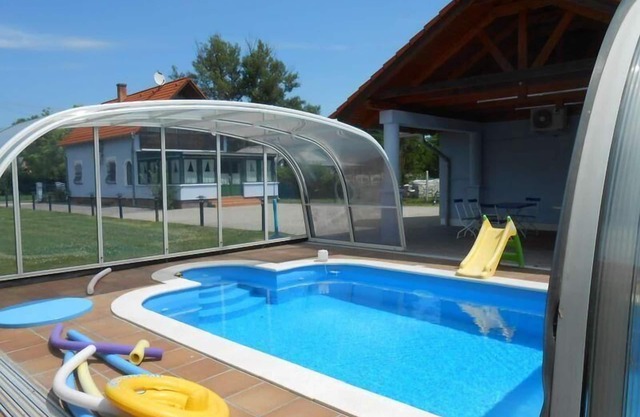 Holiday house Balatonmáriafürdõ for 1 - 6 persons with 3 bedrooms - Holiday home