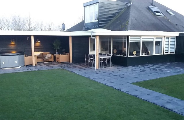 Holiday house Stavenisse for 1 - 6 persons with 3 bedrooms - Holiday house