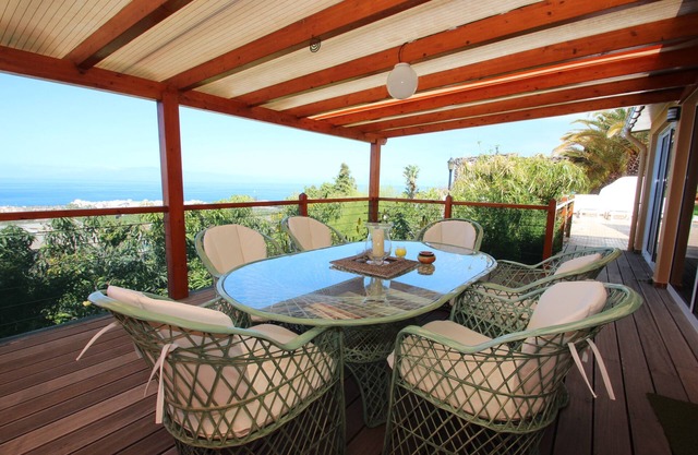 Holiday house with stunning panoramic views, community pool, on a beautiful finca