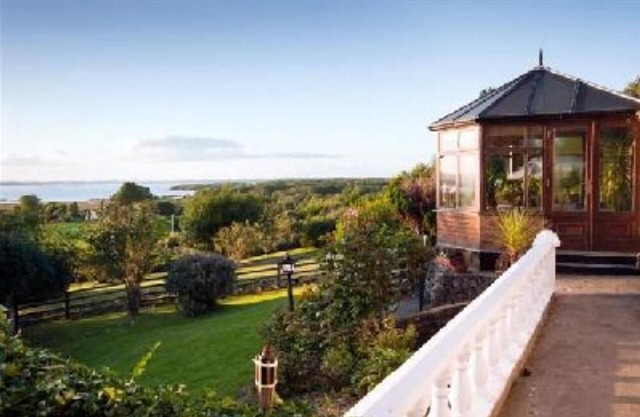 Holiday House with large garden and fantastic lakeview - 'Shannonview '