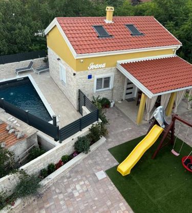 Holiday House with playground - 3 min from the beach