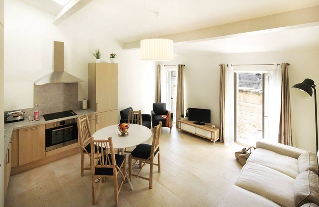 Holiday in Arles: Apartment with view of the Théâtre Antique 2