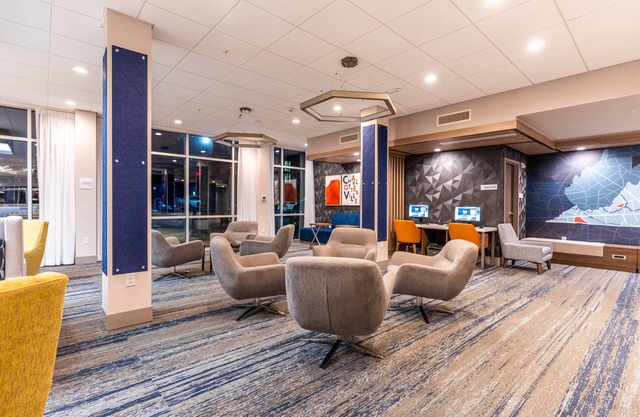 Holiday Inn Express & Suites Charlottesville by IHG