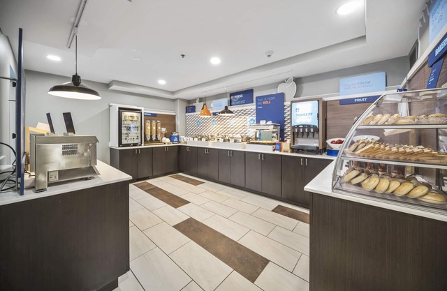 Holiday Inn Express Chicago NW - Vernon Hills by IHG