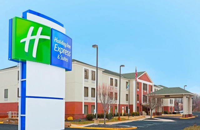 Holiday Inn Express & Suites Carneys Point - Pennsville by IHG