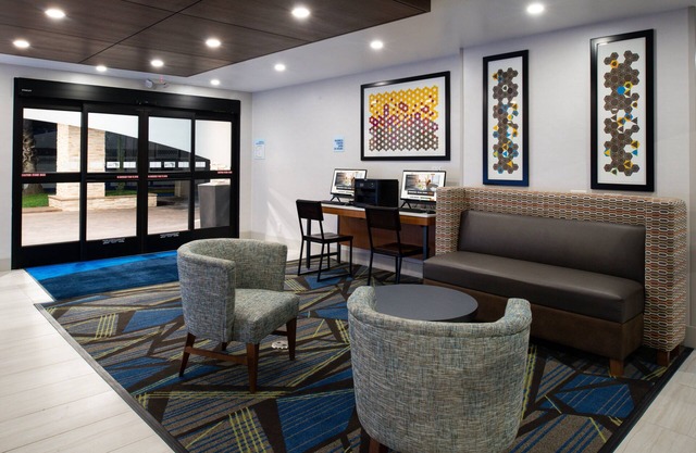 Holiday Inn Express Santa Rosa North by IHG
