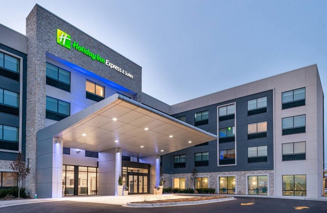 Holiday Inn Express & Suites Romeoville - Joliet North by IHG