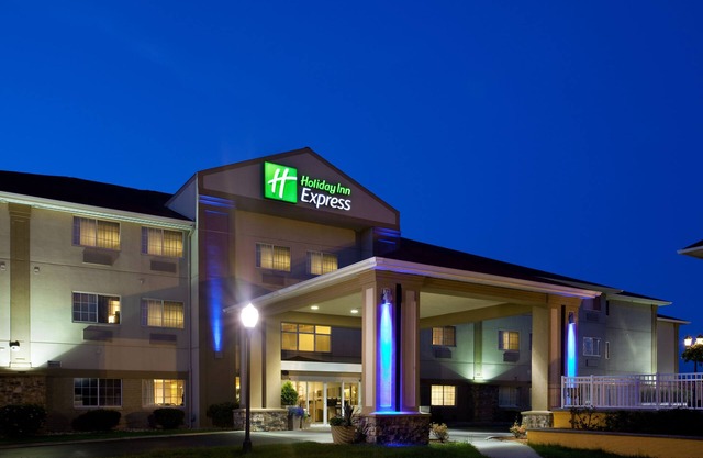 Holiday Inn Express & Suites St Joseph by IHG