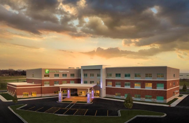Holiday Inn Express & Suites - Lockport by IHG