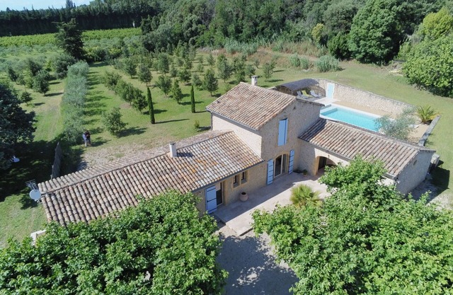 Holiday rental with pool CHEVAL BLANC LS2-350
