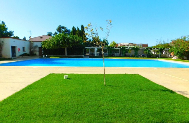 Holiday studio with pool and unobstructed views in Roses, Costa Brava