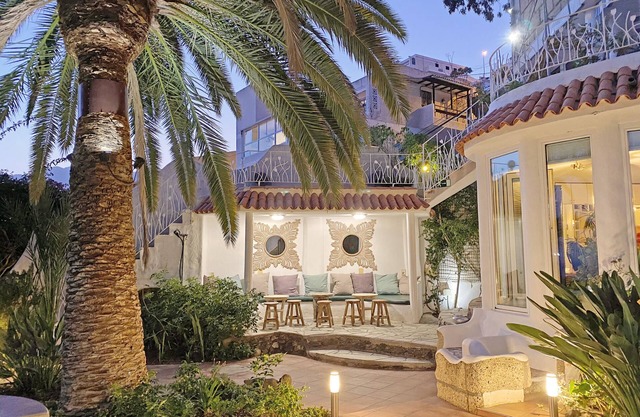 Holiday Villa and Seminar center with sea view and garden in Tenerife.