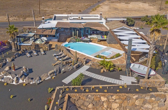 Holiday Villa 'Dafmir' with Sea Views, Wi-Fi and Air Conditioning