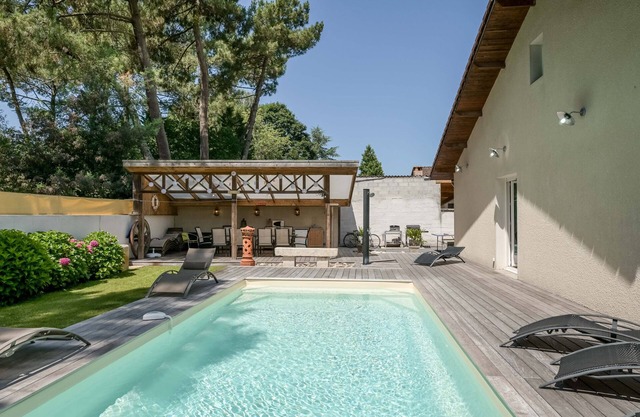 Holiday Villa "Teny La Teste" with Pool, Garden & Terrace