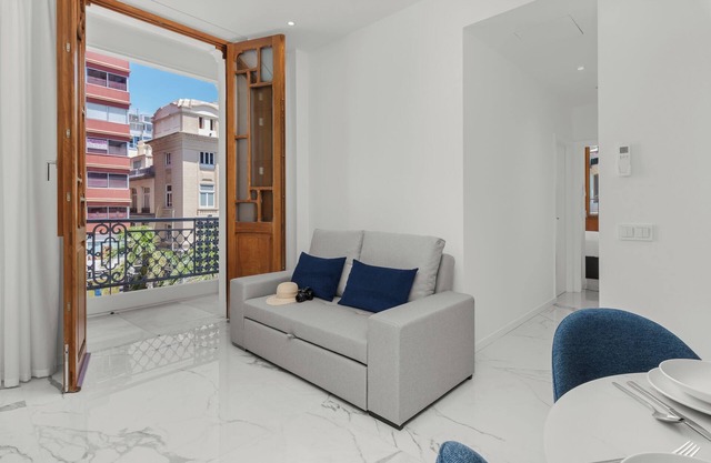 Holidays '31 2 Bedrooms' with Sea View, Wi-Fi and Air Conditioning