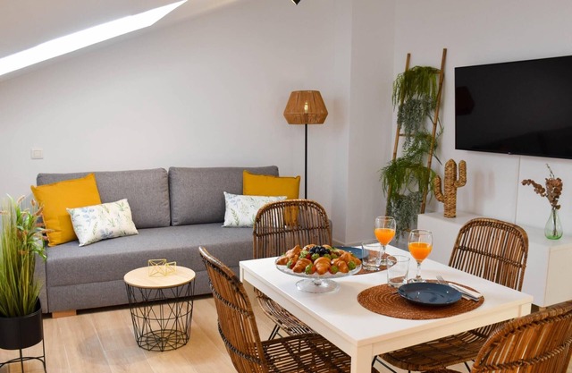 Holidays2Malaga Trinidad Stunning renovated 1 bedroom penthouse close to center
