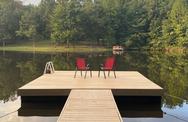 Hollerback Hunt & Yacht Club, peaceful lakefront with private dock on 6 Acres