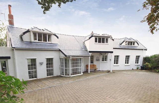 Holly Tree Lodge in the beautiful Swansea