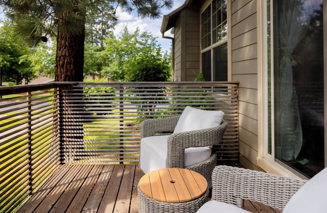 Hollygrape Hideaway – Quiet Home for 6, Pet Friendly and Close to Downtown!