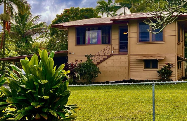 Holo Holo Hale...Quite, secure country home minutes to adventures!