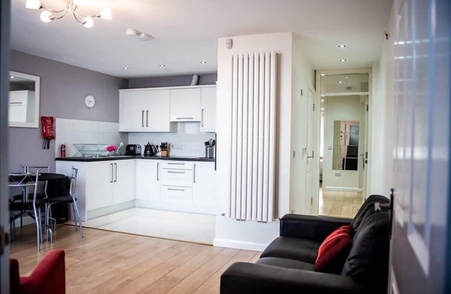 Holywell Way Swords S