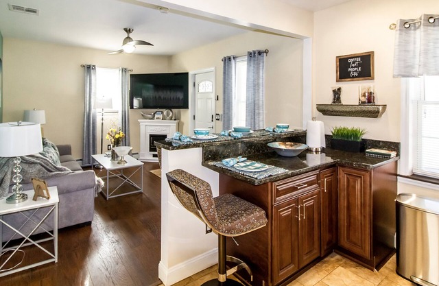 HOME AWAY FROM HOME, 2Bedroom 2Bath w/Free Parking