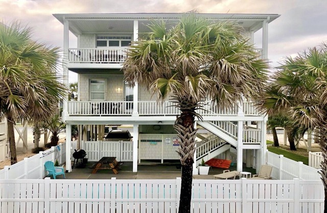 Home Away from Home ! Spectacular Views , Built-in Private Pool