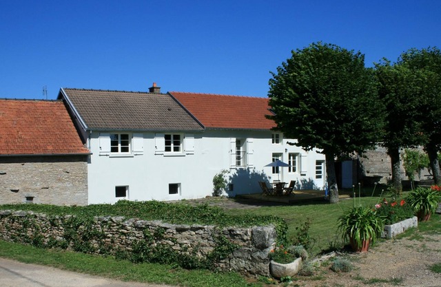 Home From Home - Perfect For All Seasons - Large Village House & Large Gardens