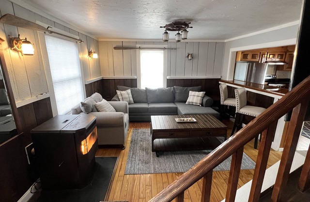 Home near Ocean Park. Two 24-hour Beach Parking Passes Included! No cleaning fee