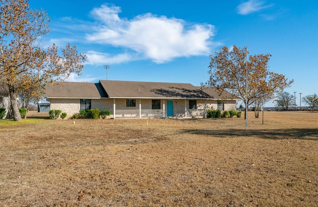 Home on 3 Acres Next to Park - Round Rock Getaways