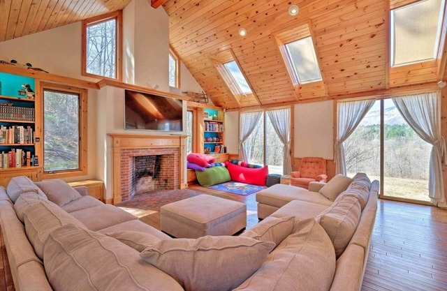 Home on 40 Acres with Pinball in Game Room