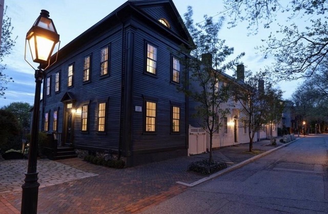 Home on Benefit Street minutes from Brown, RISD, downtown