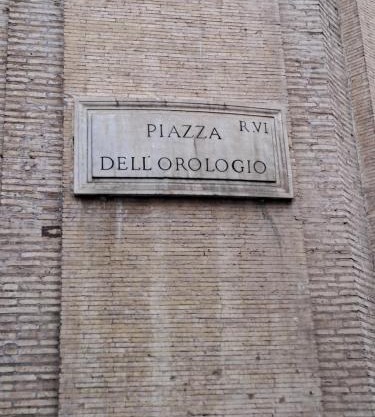Home Piazza Dell'Orologio