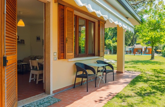 Home-Pool view-Private Bathroom-Apartment-lago di garda giardino