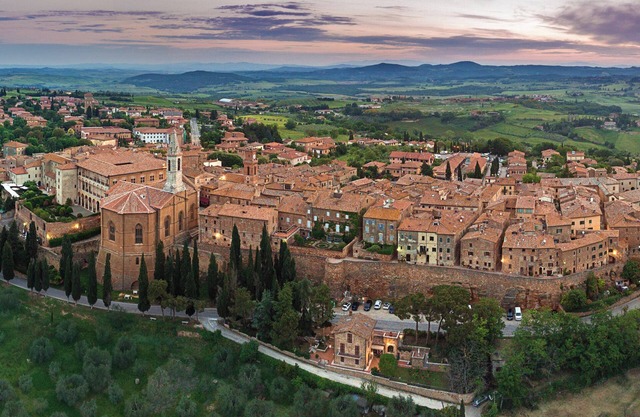Home Rose, Montepulciano Route, Sarteano, Italy