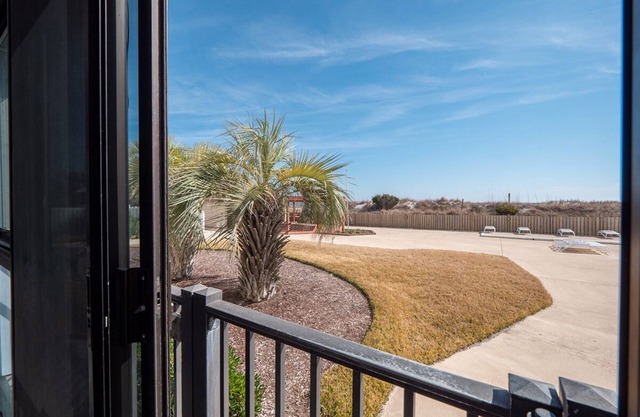 Home sweet home! 2BR/2BA oceanfront condo w/pool