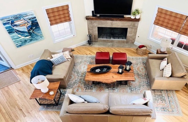 Home w/heated pool, hot tub, pickleball court, 1/2 court basketball and fire pit