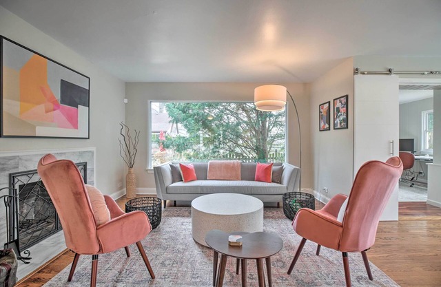 Home w/Office + Yard: 25 Mi to Downtown Chicago!