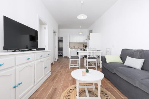 Home2Book Cozy Beachfront Getaway in Tarajalejo