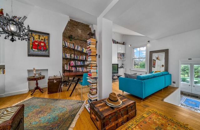 Homely 2bed 2bath Chelsea