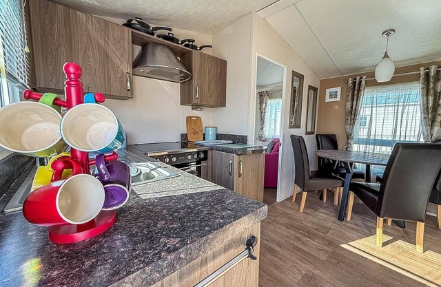 Homely caravan with decking at Manor Park, Hunstanton ref 23036C