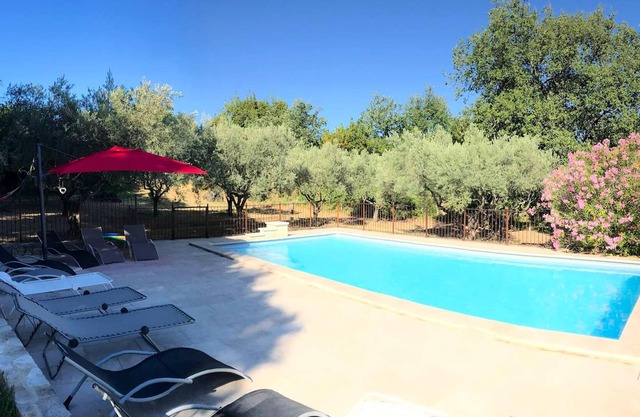 Homerez - Big villa for 10 ppl. with swimming-pool at Saint-Michel-d'Euzet