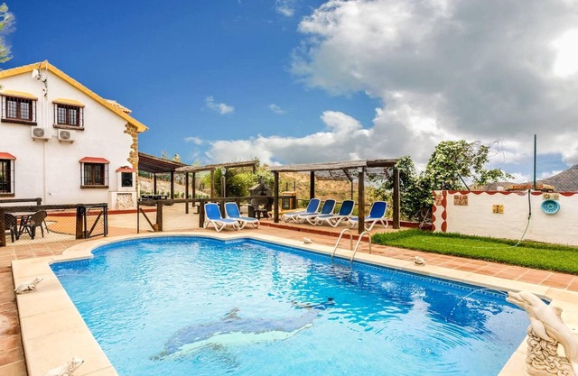 Homerez - Big villa for 16 ppl. with swimming-pool at Almogía