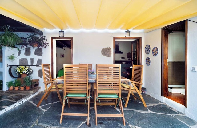 Homerez - Charming Chalet in Firgas with BBQ and Internet Included