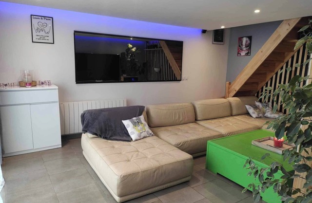 Homerez - House Dreux, private parking