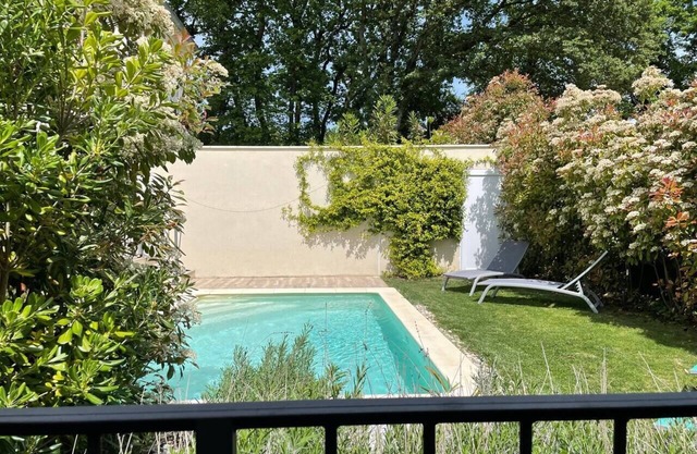 Homerez - House for 6 ppl. with swimming-pool, jacuzzi and terrace at Uchaux