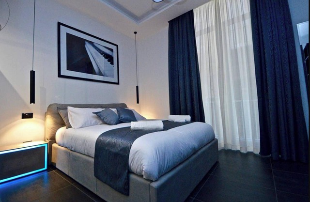 Homerez - Modern 90m² Apartment in Napoli + Balcony
