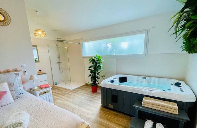 Homerez - Nice house for 2 ppl. with jacuzzi at Uchaux
