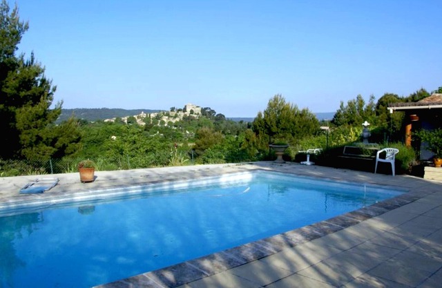 Homerez - Nice house for 4 ppl. with shared pool, garden and terrace at Ansouis
