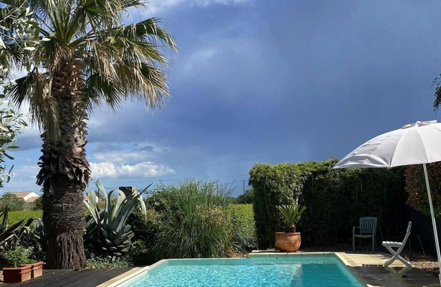 Homerez - Nice house for 6 ppl. with shared pool and terrace at Vauvert
